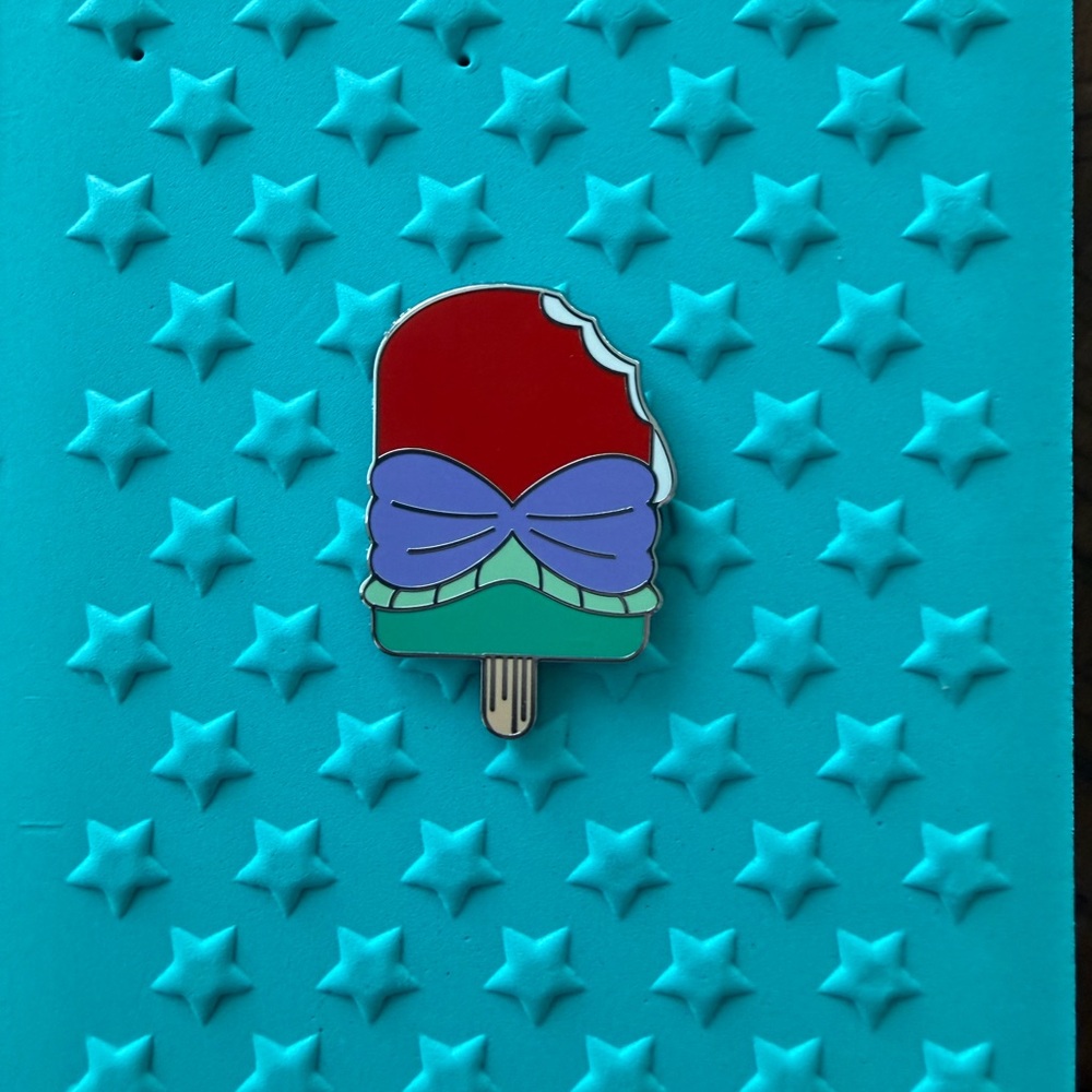 DISNEY PARKS SERIES 2 pin